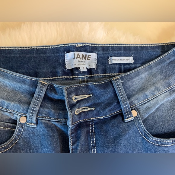 Medium Rise capri Jane Jeans - Picture 4 of 5